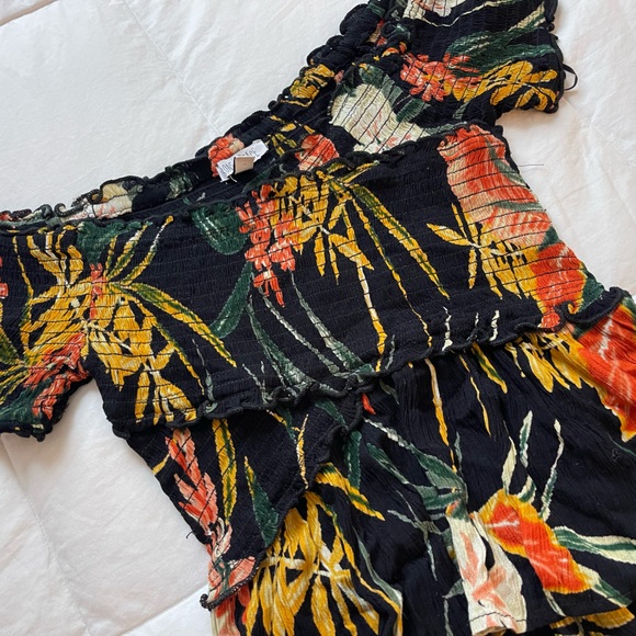 Exotic Off-The-Shoulder Top - Picture 2 of 2